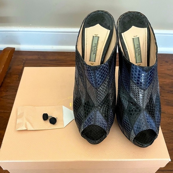 Like New Prada Ayers Patch Trendy Blue and Black Heels Moto Boho Edgy Mob Wife - Picture 8 of 8